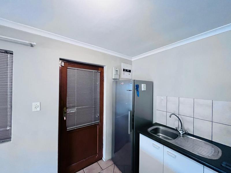 2 Bedroom Property for Sale in Bloemhof Western Cape